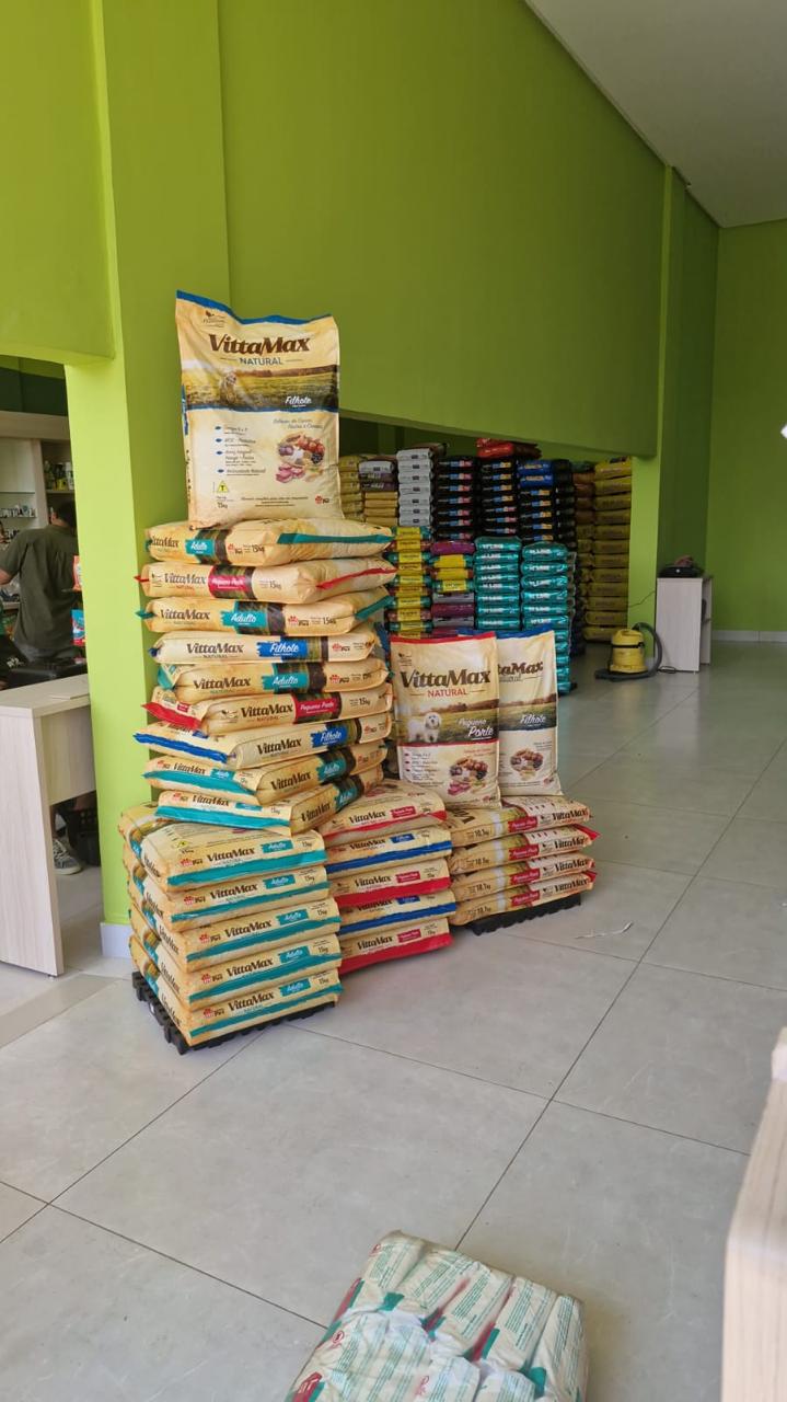 loja de racao jardim novo mundo — interior da loja com rações organizadas